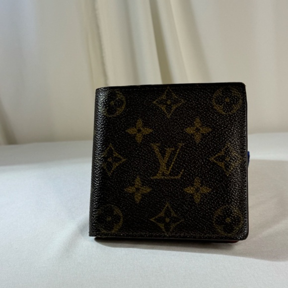 Louis Vuitton Other - LV - Bifold Wallet (R880)